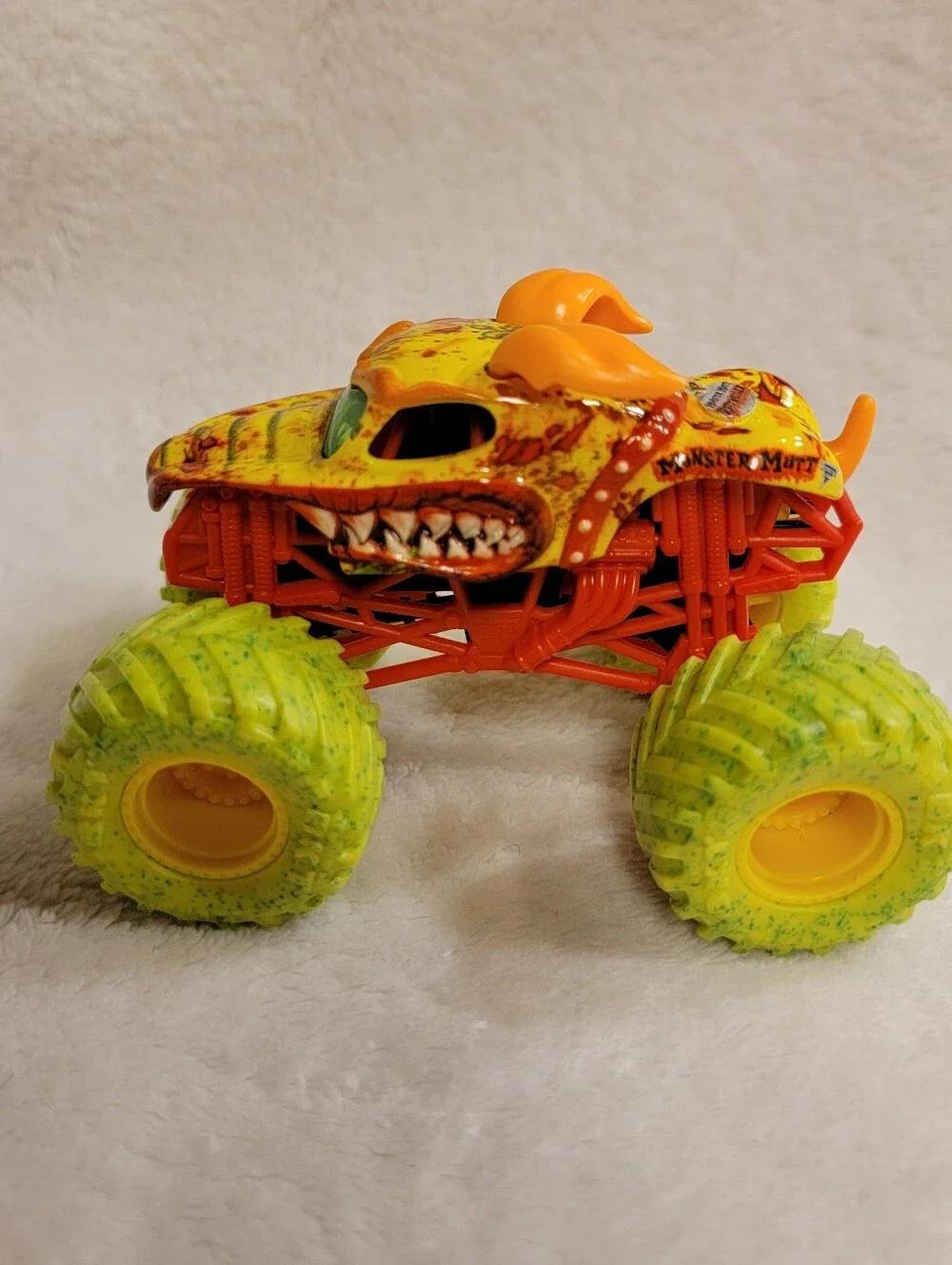 Monster Jam Zombie Invasion Monster Mutt Rottweiler - 1:24 Diecast Monster Truck